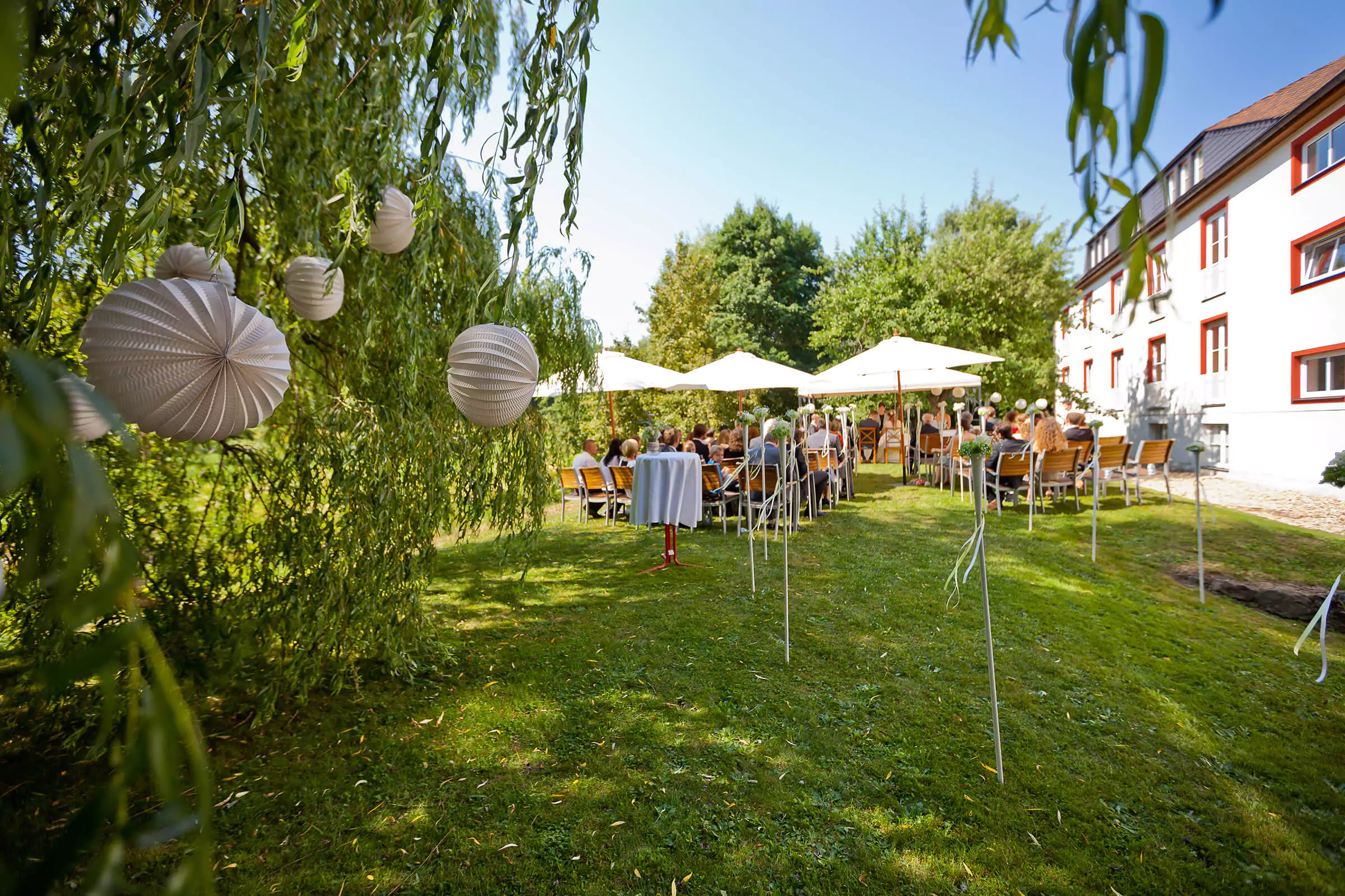 Trauung unter´m romantischen Apfelbaum